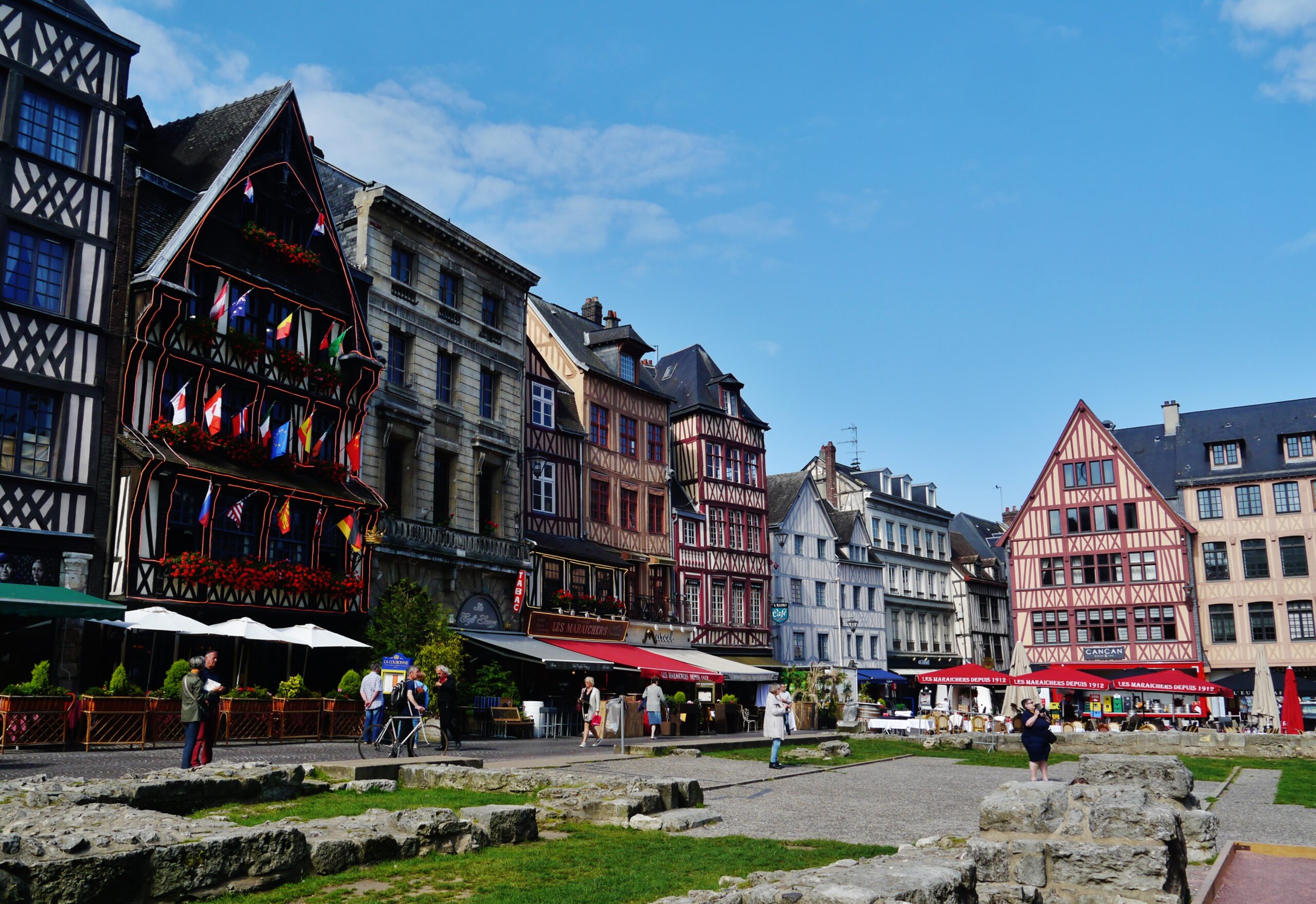 Rouen-Place-du-Vieux-Marché-photo