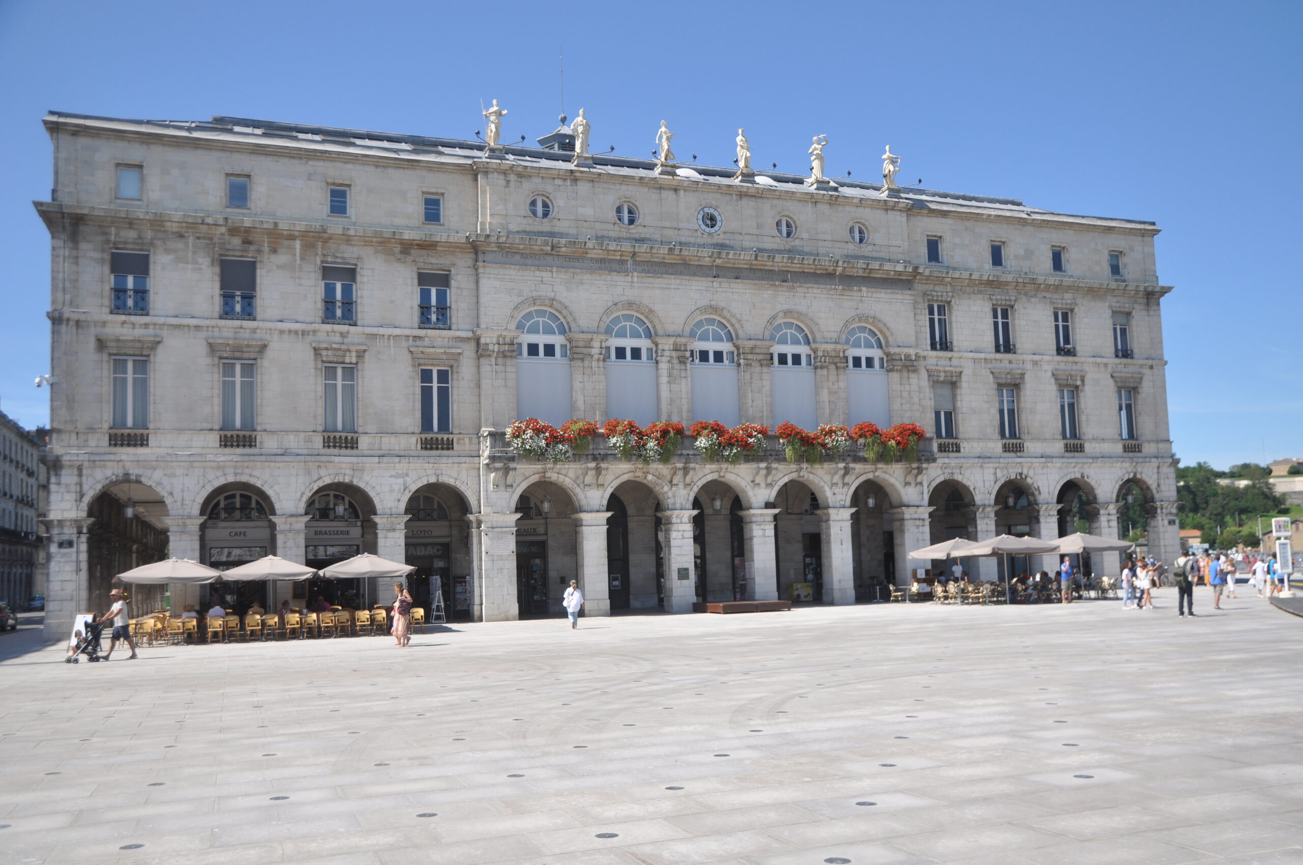 place-de-la-mairie-bayonne